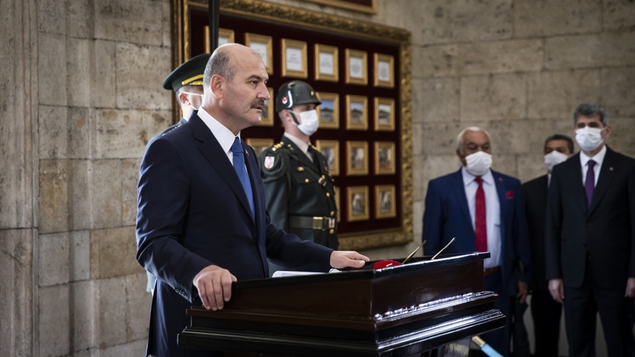 Bakan Soylu, deftere şunları yazdı: