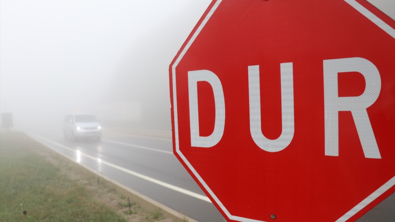 Bölgede etkili olan sağanak da ulaşımı olumsuz etkiliyor.