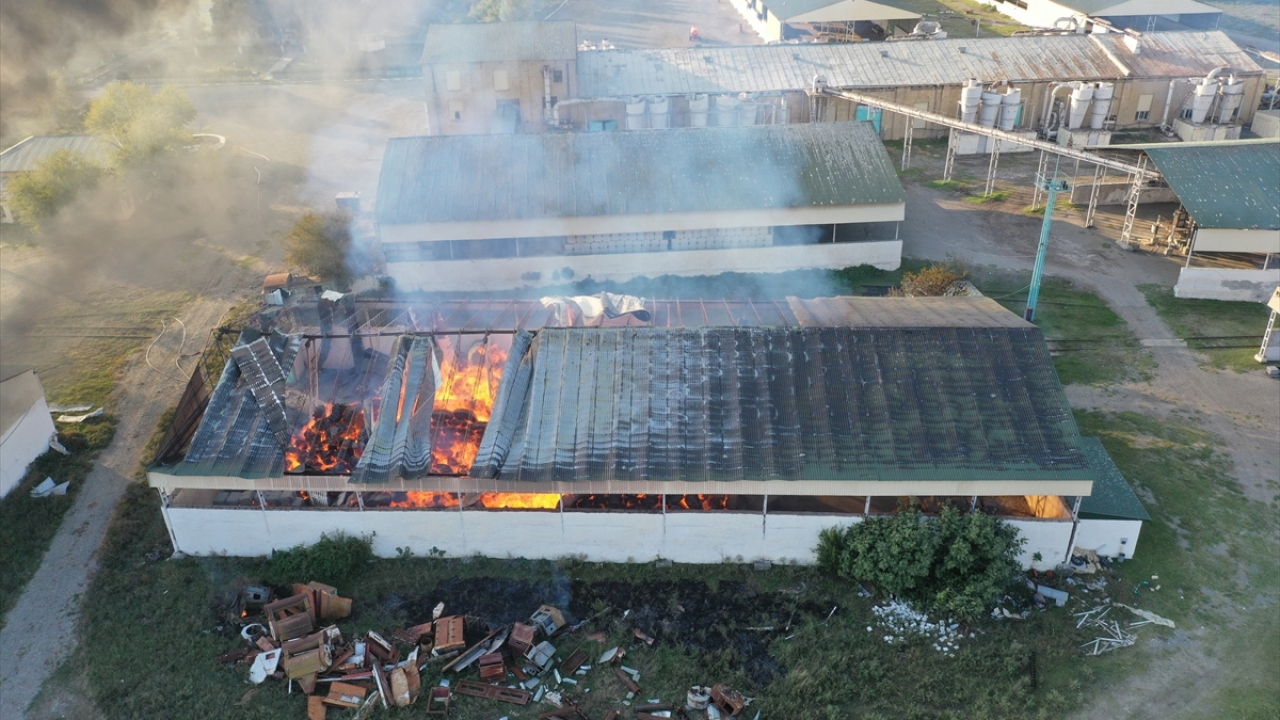 Bölgedeki yetkililer, ölü ve yaralı sayısı hakkında henüz bilgi paylaşmadı. 