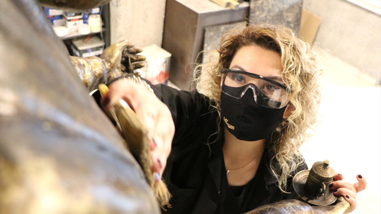 Emek, 12 metreyi aşkın uzunlukta ve büyük boyutta eserler ürettiğini ifade etti.