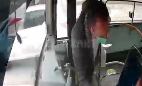 Durak harici indirilmeyen yolcu otobüsün fren pedalına bastı