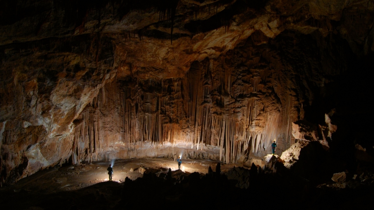 Konya`nın Derebucak ilçesine bağlı Çamlık Mahallesi`ne yaklaşık 500 metre mesafedeki Körükini Mağarası`na stabilize yoldan ulaşılabiliyor. 