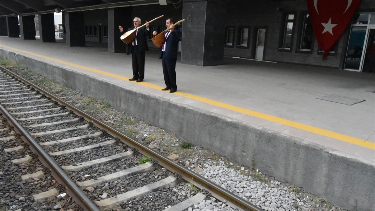 Seferlerin yeniden başlaması için buradan türküler eşliğinde yetkililere seslendiklerini ifade eden Şahbazoğlu, seferlerin yeniden başlamasını istediklerini ifade etti.