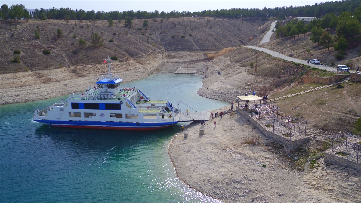 Birecik ve Bozova`da daha önce az sayıda amatör olarak yapılan tekne turları artırıldı.