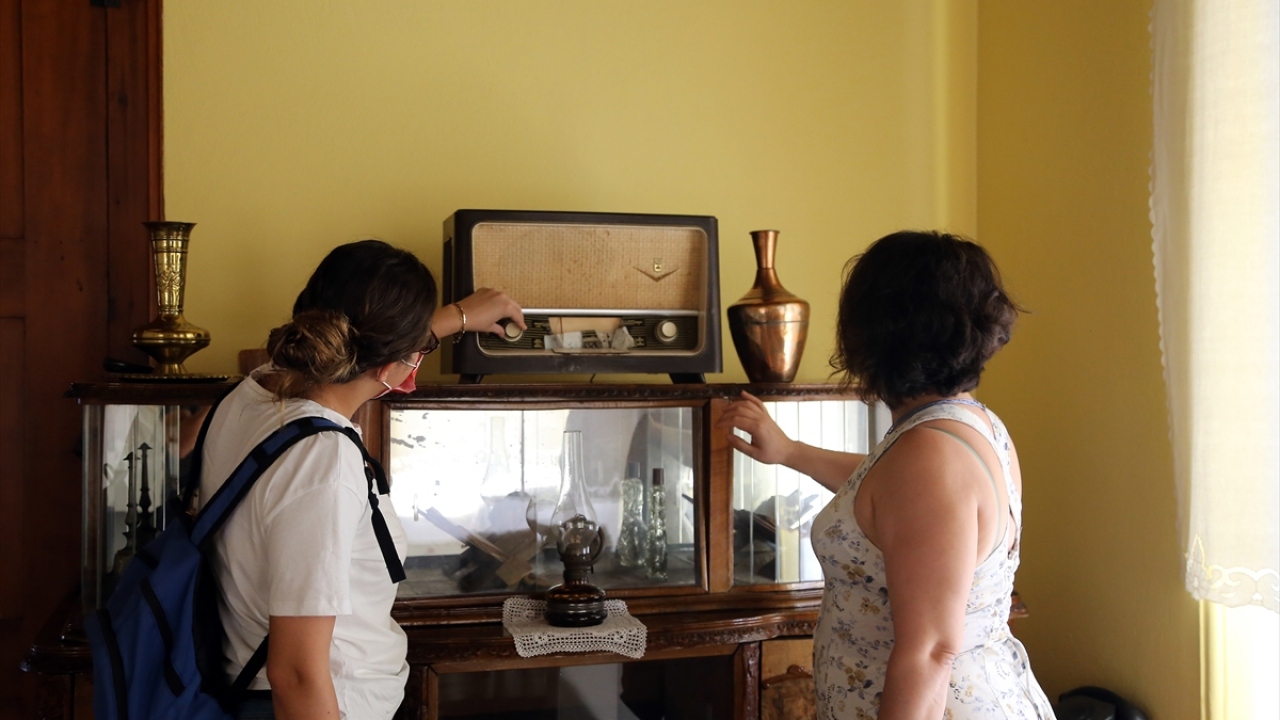 Mustafa Bektaş, 14 yaşındayken şimdi hayatta olmayan ustasının teşvikiyle başladığı mesleğinde ilerleyerek bugünlere geldiğini söyledi.