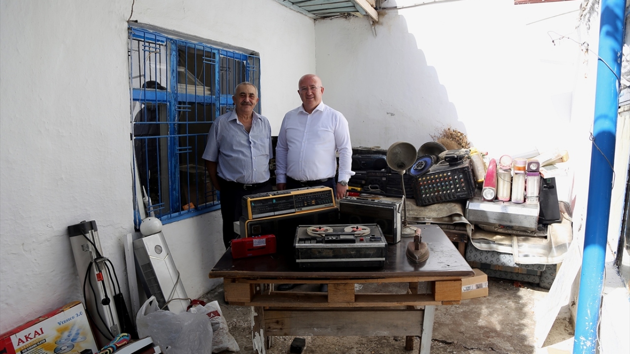 Menteşe Belediye Başkanı Bahattin Gümüş de Bektaş`ın tarihi Arasta Çarşısı`nda mesleğini devam ettirebilen son ustalardan olduğunu kaydetti. 