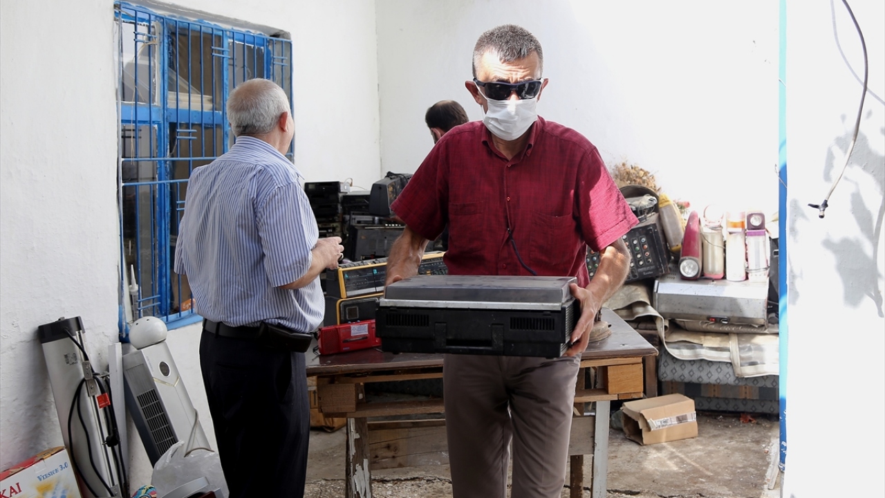 "Geçmişi gelecek kuşaklara aktarmada büyük bir özveride bulundu"