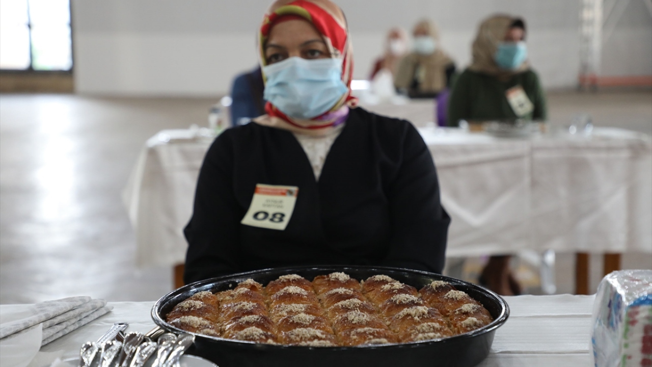 Jüri üyelerinin görsel, sunum ve tadım olmak üzere 3 kategori üzerinden yaptığı değerlendirme sonucu, Hanife Kepenek birinci, Havva Hatipoğlu ikinci ve Nuriye Kal üçüncü oldu.