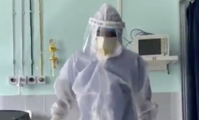 Hindistan’da koronavirüs yoğun bakımında görevli doktorun dansı