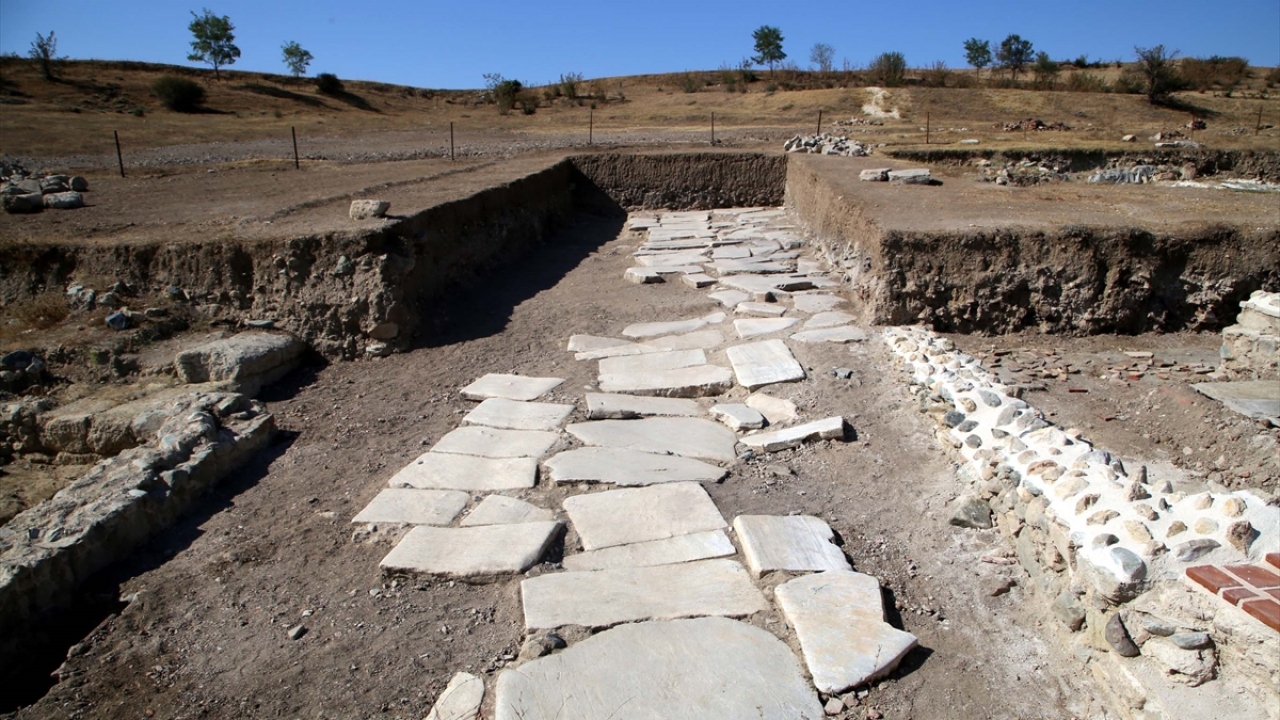 Roma döneminde yayıldığı alan bakımından Anadolu`nun en büyük kentlerinden biri olan Pompeiopolis`te gerçekleştirilen kazılar, Kastamonu Müze Müdürlüğünün başkanlığında, Kültür ve Turizm Bakanlığı ile Taşköprü Belediyesinin desteğiyle devam ediyor.