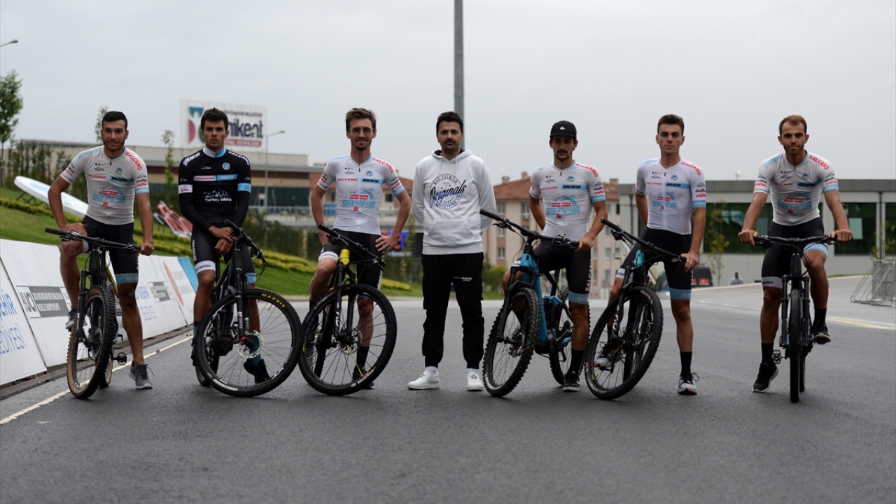 Cumhurbaşkanlığı himayesinde Sakarya Büyükşehir Belediyesi tarafından Ayçiçeği Bisiklet Vadisi`nde gerçekleştirilecek dünyanın en prestijli organizasyonları arasında yer alan şampiyonaya, 30 ülkeden 150 sporcunun katılması bekleniyor. 