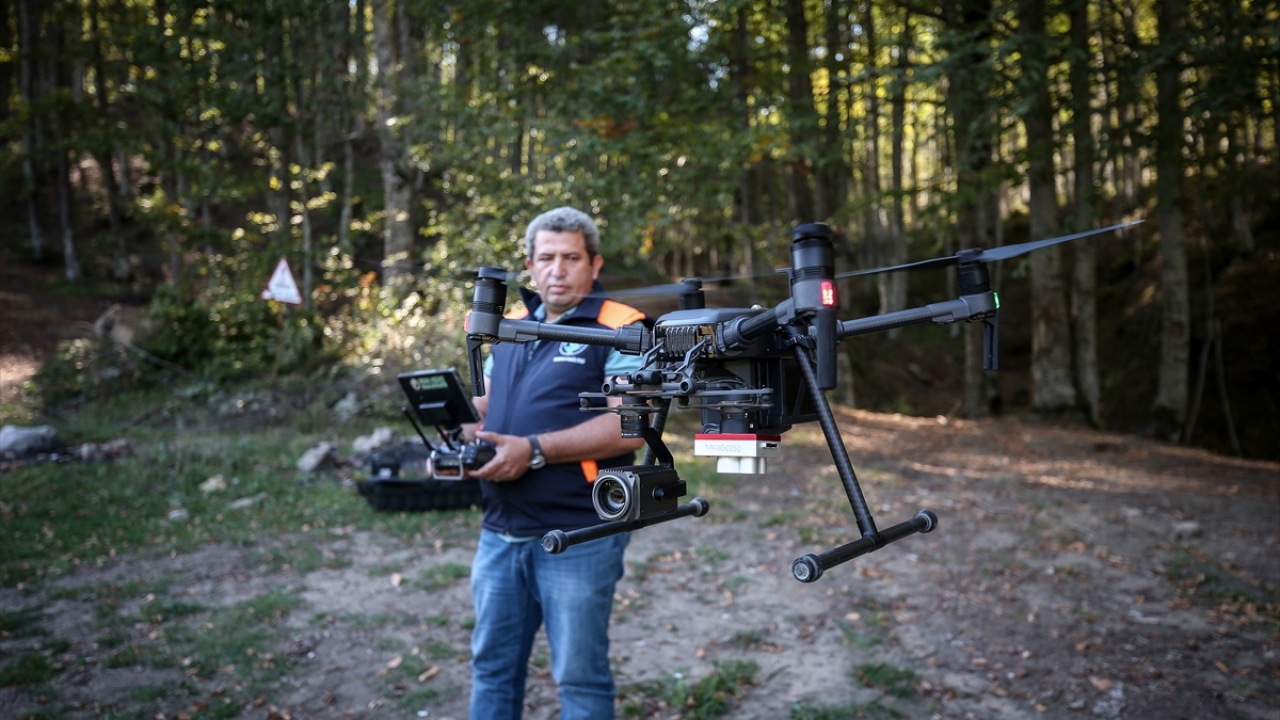 BTÜ`de görevli Doç. Dr. Ali İhsan Kadıoğulları ise proje kapsamında bir yıl boyunca her 15 günde bir drone uçuşu yapıldığını aktardı.