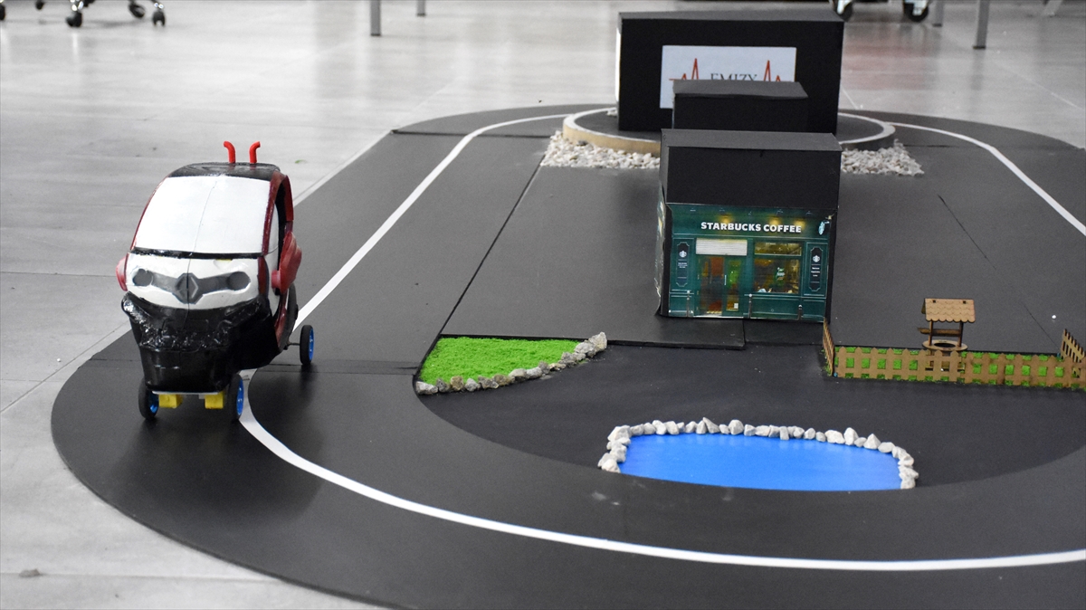 Ayrıca sistem, yeni tip koronavirüs (Covid-19) nedeniyle aracın bulunduğu yerdeki kişilerin vücut ısılarını ölçüp ekranına bilgi gönderebiliyor.