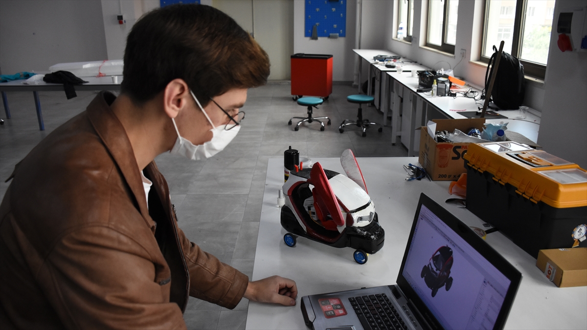 Matrobot`un projesinde ise güvenlik sisteminin daha etkili olması amacıyla araç hareket ettirildiğinde akıllı cep telefonuna mesaj ulaştırılıyor. 