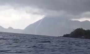 Kemer'de denizde hortum oluştu