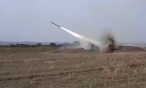 Azerbaycan ordusu Ermeni mevzilerini vurdu