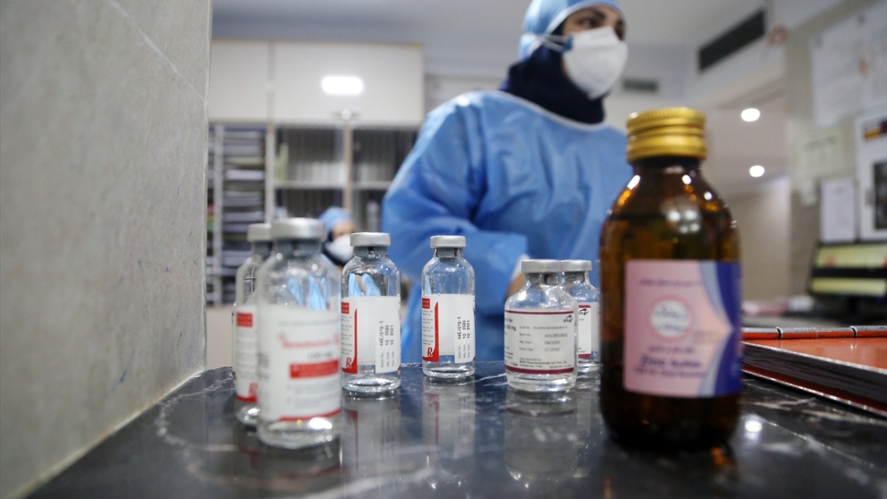 Salgına karşı verdikleri zorlu mücadeleyi anlatan sağlık çalışanları, halka sağlık kurallarına daha fazla uymaları ve seyahatten kaçınmaları çağrısında bulundu. 