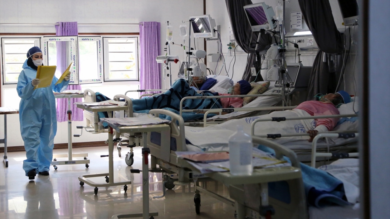 "Çok zor şartlarda salgınla mücadele ediyoruz"