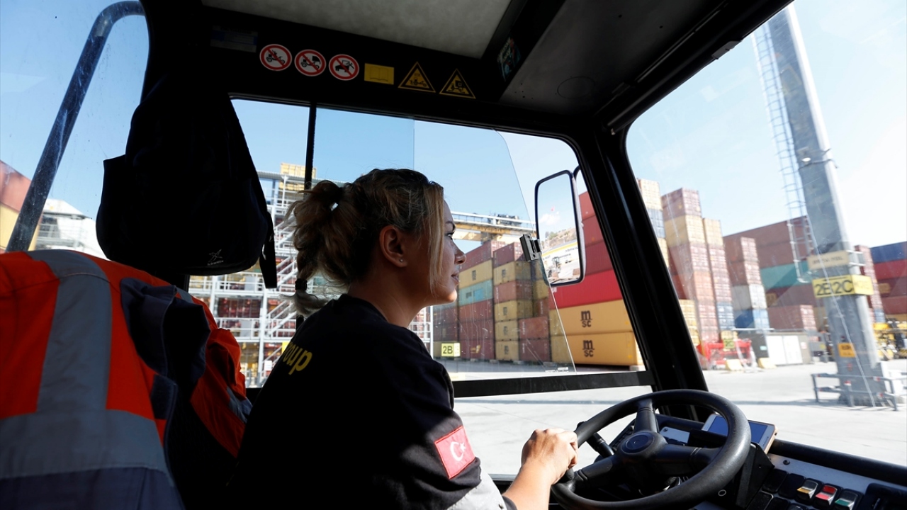 Çevik, yaptığı açıklamada, bir kadın için sıra dışı sayılabilecek bir görevde yer aldığını söyledi.