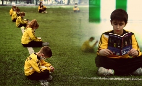 Kitap okuma alışkanlığını sahada kazanıyorlar