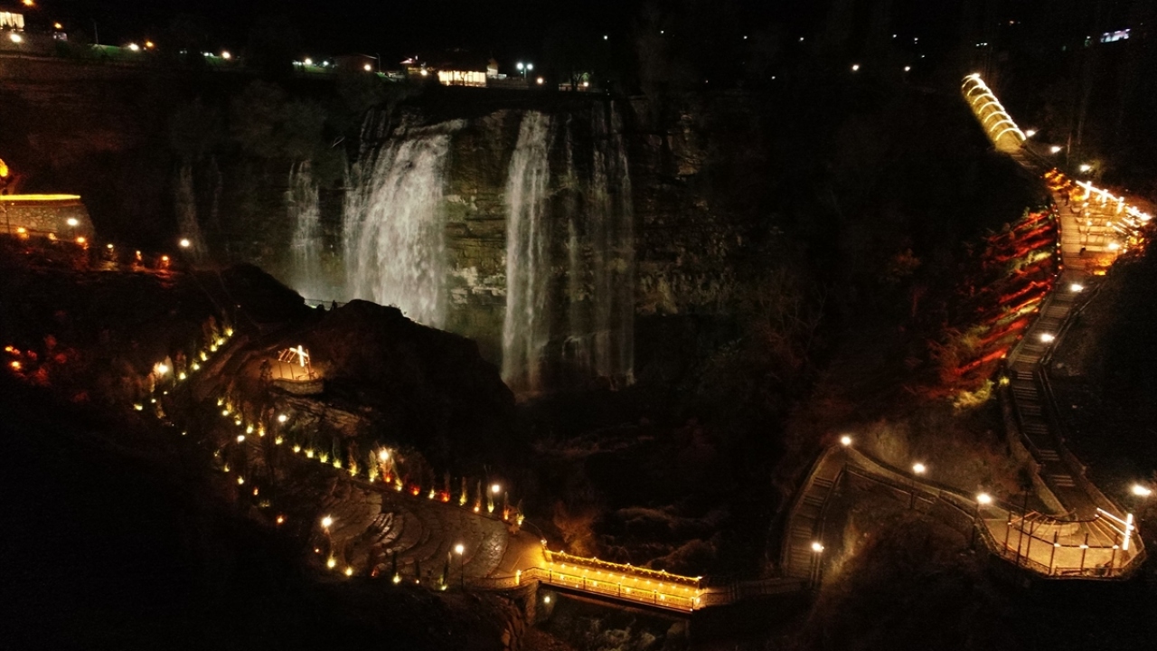 Şelale, salgına rağmen rahatlıkla gezilebilir