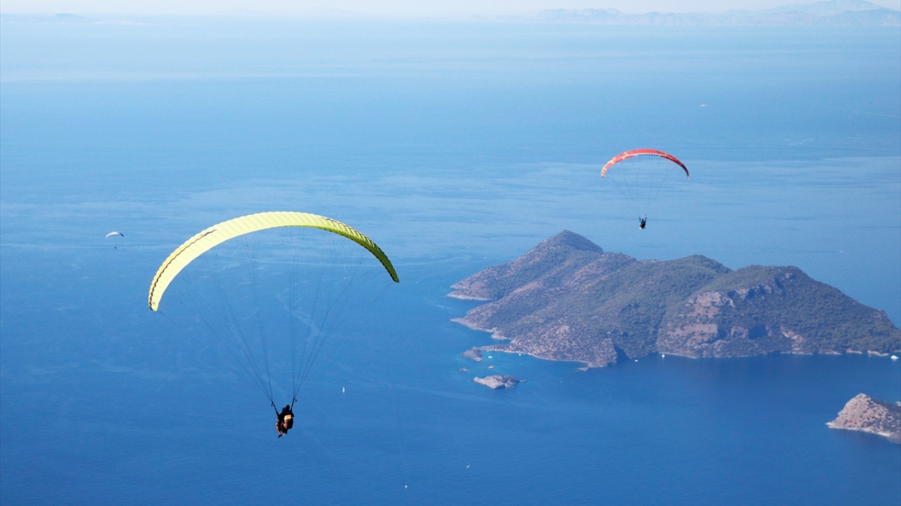 Merkezden 1 Haziran-15 Ekim döneminde 64 bin 96 kişi uçuş yaptı.