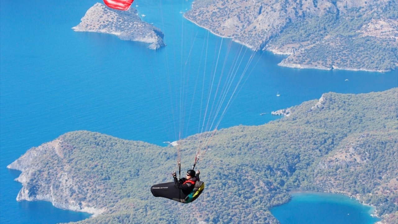 Fethiye Ticaret ve Sanayi Odası (FTSO) Başkanı Osman Çıralı, dünya genelinde etkili olan Covid-19 nedeniyle Babadağ`daki uçuş sayısında geçen yıllara oranla düşüş yaşandığını söyledi.