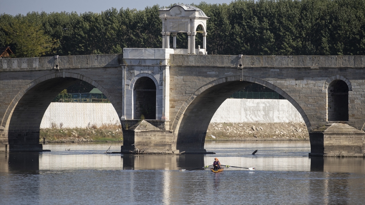 Antrenmanı Edirne Valisi Ekrem Canalp, TED Edirne Koleji kurucusu Nesim İba, okul müdürleri Arzu Aydın ve Kaan Sezgin de izledi.