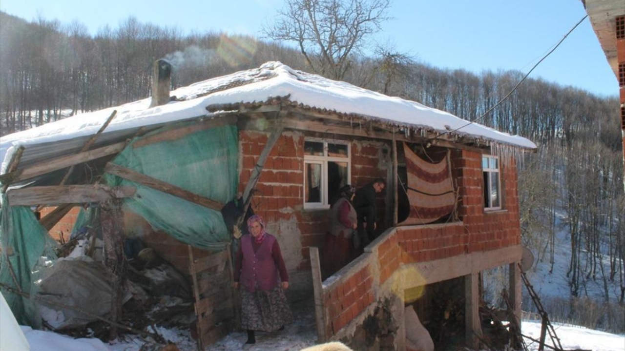 Bakan Soylu, şehit babası Kenan Altuntaş`ı telefonla arayarak konu ile bizzat ilgilendiğini, evin yeni baştan yapılacağını ifade etmişti.