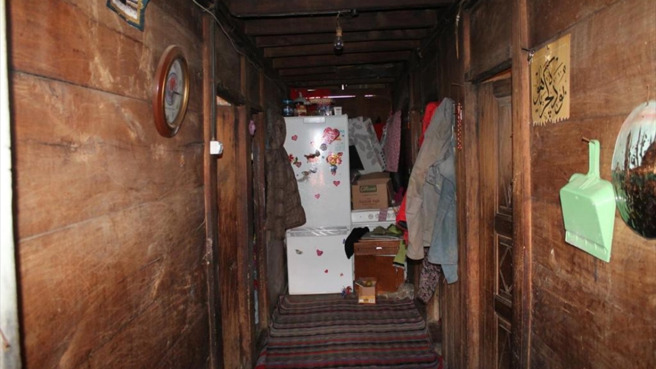 Soylu`nun, şehit babasına verdiği sözün ardından evin yapımı 3 ay içerisinde tamamlanarak aileye teslim edildi.