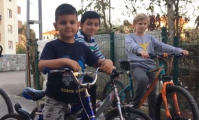 Bisikleti ezilen küçük Utku yeni bisikletine kavuştu