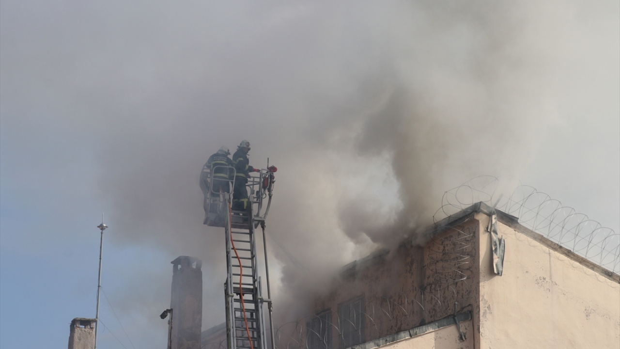Yangın nedeniyle herhangi bir can kaybı veya yaralanma olmadı. 
