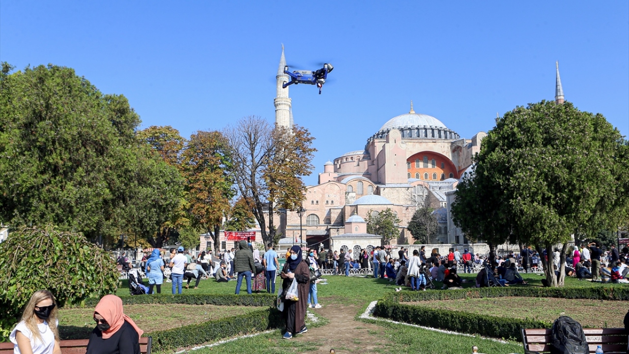Dronedan, Türkçe ve İngilizce uyarılar yapıldı. 