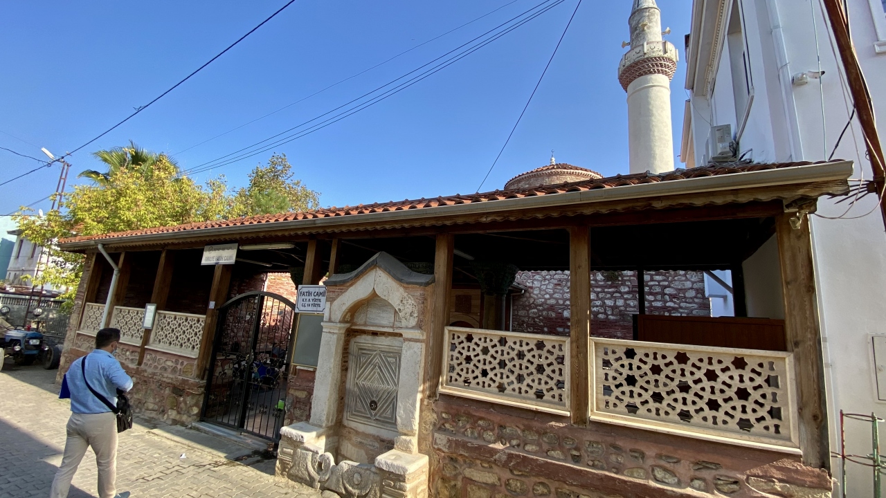 1906 tarihli Hudavendigar Vilayeti Salnamesi’nde belde, şöyle tanıtılmaktadır: