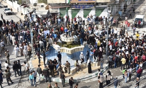 Fransa Cumhurbaşkanı Macron, Suriye'de protesto edildi