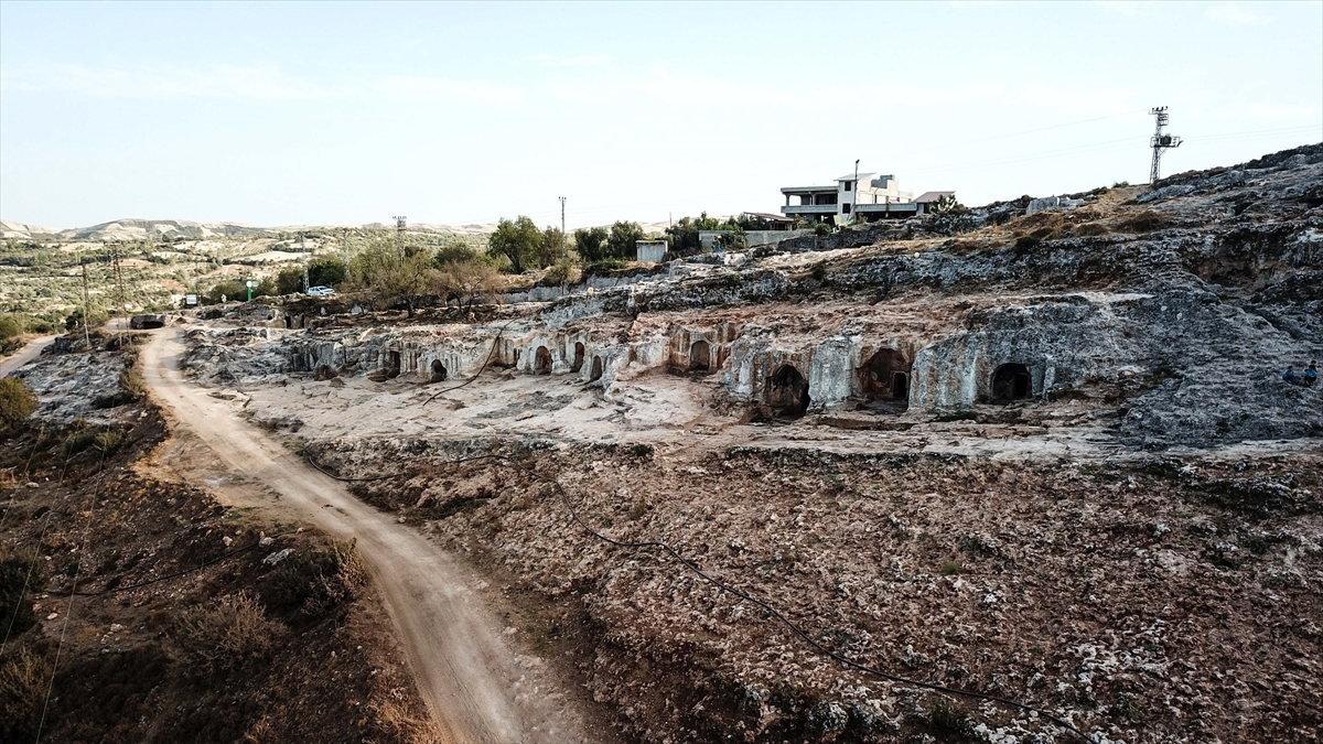 İlçede 4 yıldır kaymakamlık yapan Bülent Uygur, yaptığı açıklamada, Hatay`ın doğal, tarihi ve kültürel tüm zenginlikleriyle turizm adına önemli bir yer olduğunu söyledi.