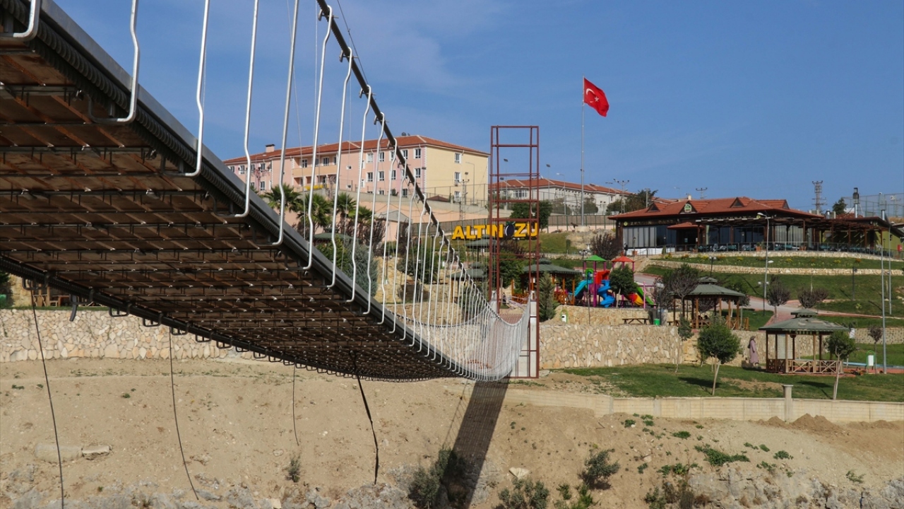 Turizmden daha çok pay alabilmek için çalışmalarının sürdüğünü dile getiren Uygur, şimdi de zeytinyağlı ürünlerle kurulmuş kahvaltı sofralarıyla marka haline gelmek için çalışmalar yaptıklarını kaydetti.