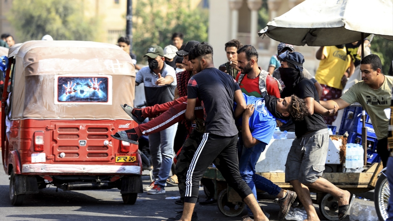 2003 sonrası Irak`taki en geniş katılımlı gösteriler olan ve uzun süre devam eden 25 Ekim gösterileri, Adil Abdulmehdi başkanlığındaki hükümetin istifasına yol açmıştı.