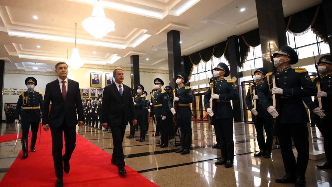 Heyetlerarası görüşmenin açılışında konuşan Akar, "Ata vatan" olarak nitelendirdiği Kazakistan`da kendilerine gösterilen misafirperverlikten dolayı teşekkür etti.