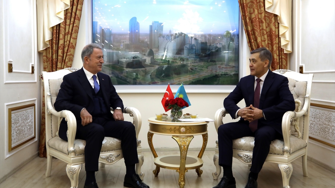 Açılış konuşmalarının ardından geçilen heyetlerarası görüşme basına kapalı devam etti.