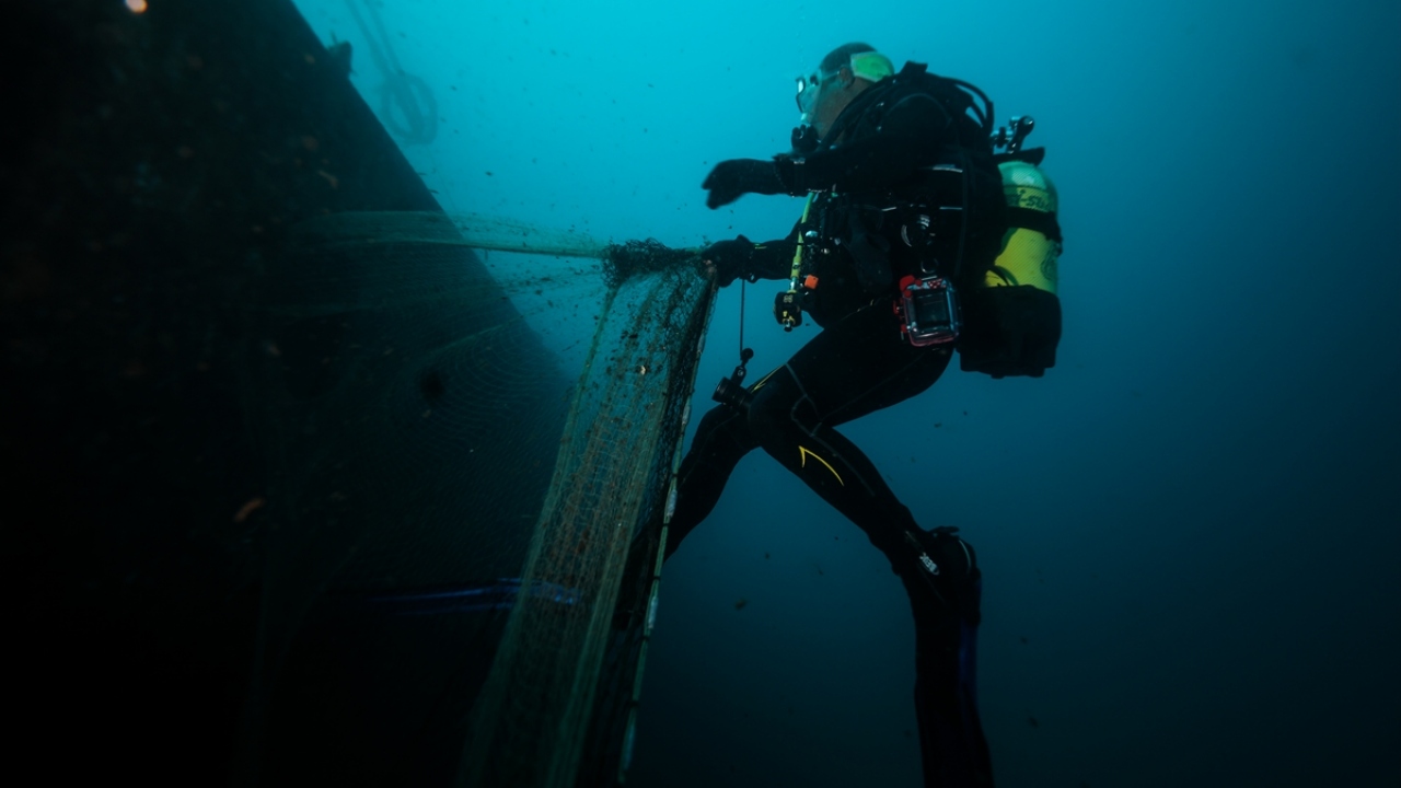 Dalış eğitmeni Hamdullah Aras, yaklaşık 10 yıldır Karaburun Dalış Merkezini işlettiğini belirtti. 
