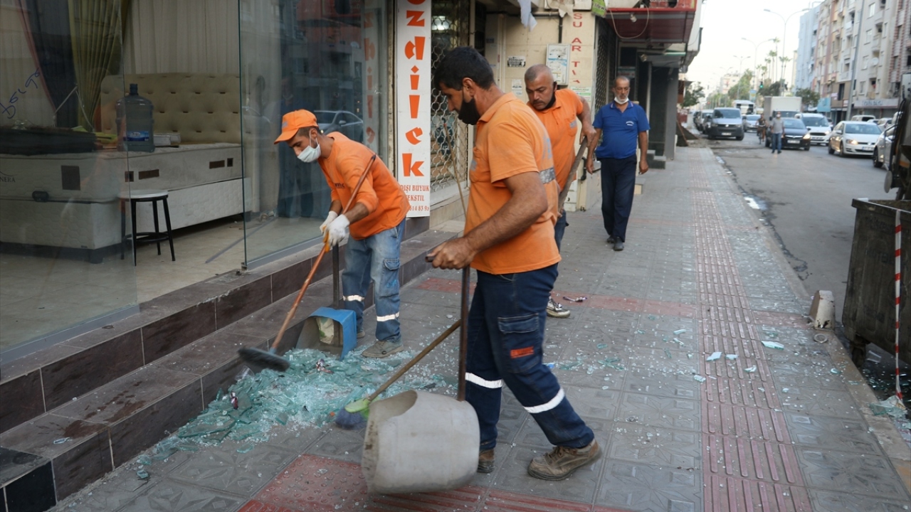 Fener Caddesi`nde meydana gelen patlama sonrası, olay yeri ekiplerinin parmak izi ve delil toplama işlemleri bitti.