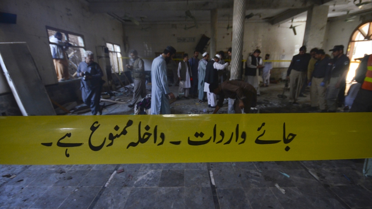 Patlama yerine çok sayıda ambulans ve itfaiye ekibi gönderildi.