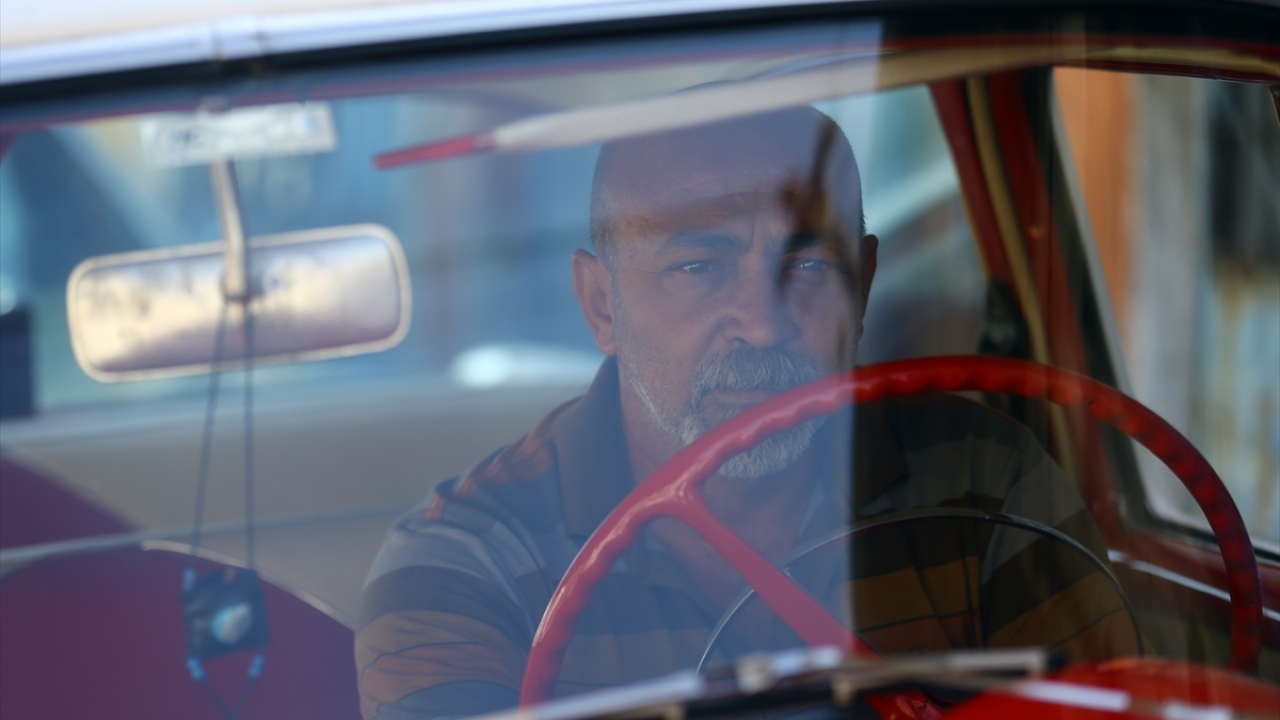 Havuçcuoğlu, "Sevgi olmazsa zaten bu işler yapılmaz. Eskilere yeniden hayat vermek, bize ayrıcalıklı bir hobi oldu. Biz de bu şekilde hayatımızı idame ettiriyoruz." dedi.