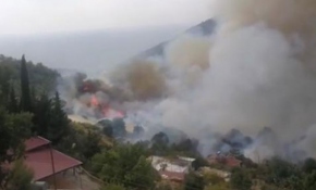 Anamur'da orman yangını: Yerleşim yerlerini tehdit ediyor