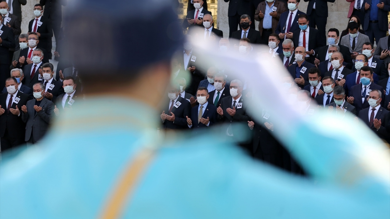 Durmuş`un cenazesi, bugün Ahmet Efendi Camisi`nde ikindi namazına müteakip kılınacak cenaze namazının ardından Karşıyaka Mezarlığı`nda toprağa verilecek.