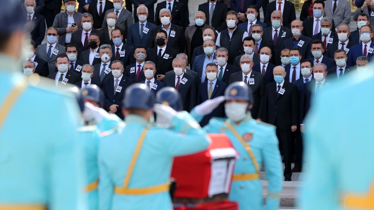 Geçirdiği beyin kanaması nedeniyle kaldırıldığı hastanede tedavi gören Durmuş, dün hayatını kaybetti.