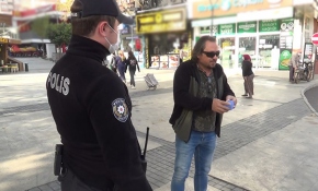 Isparta'da maskesiz yakalanan kişi polisten özür diledi