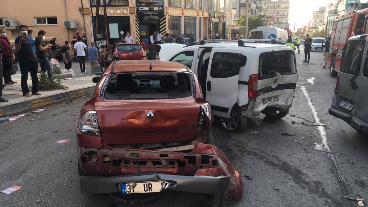 Alınan bilgiye göre, sürücüsünün ismi henüz öğrenilemeyen 33 ADN 586 plakalı su tankeri, Denizciler Mahallesi`nde seyir halindeyken fren arızası nedeniyle kontrolden çıktı.