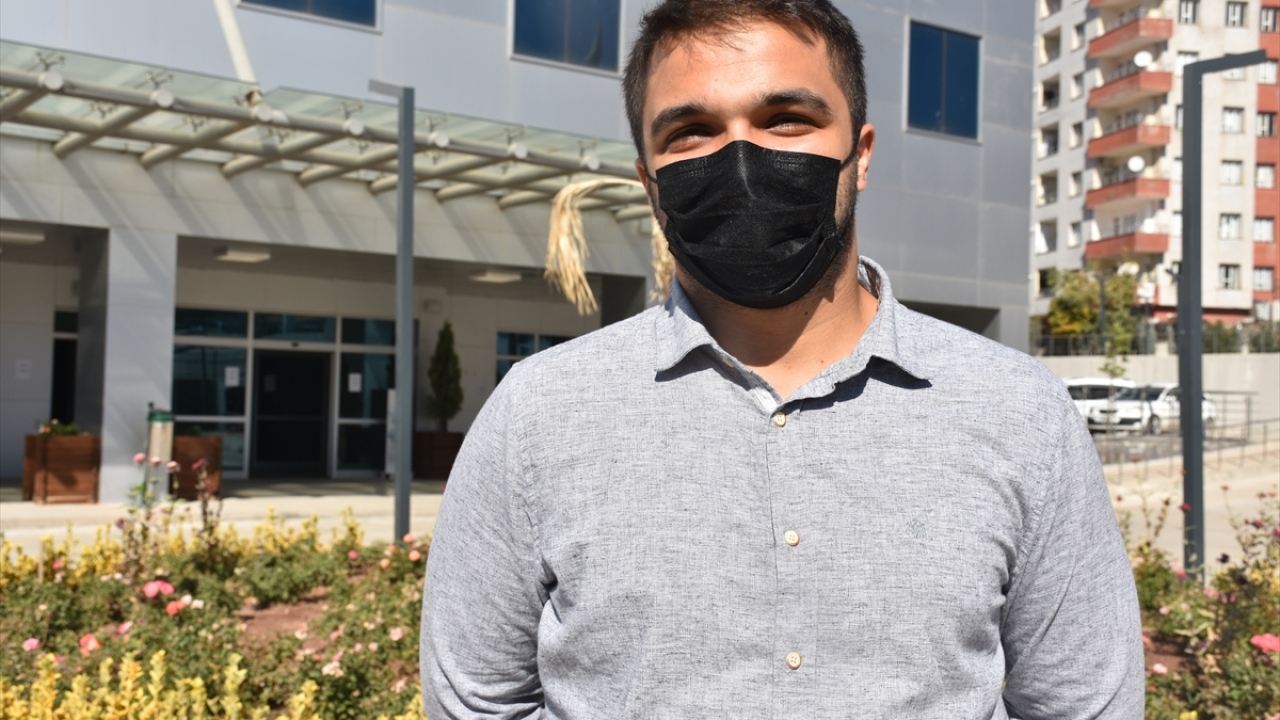 Şırnak Kadın Doğum ve Çocuk Hastanesi Başhekim Yardımcısı Dr. Oğuzhan Özelmaser de 120 servis ve 40 Covid-19 yoğun bakım ünitesiyle hizmet verdiklerini aktardı.